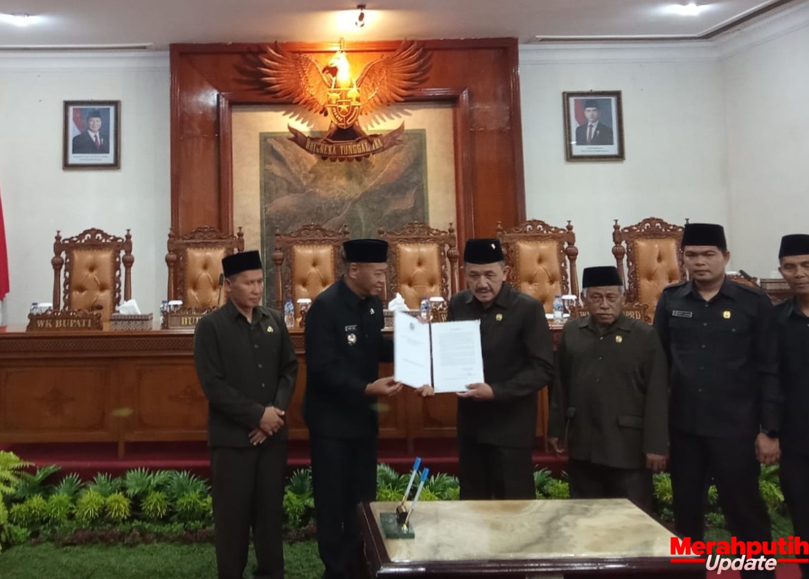 Sinergi Membangun Daerah: DPRD Tulungagung Terima LKPJ Bupati TA 2025